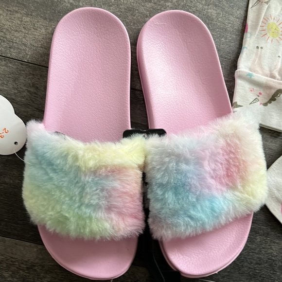 Unicorn pajamas with fuzzy slides - Picture 2 of 4